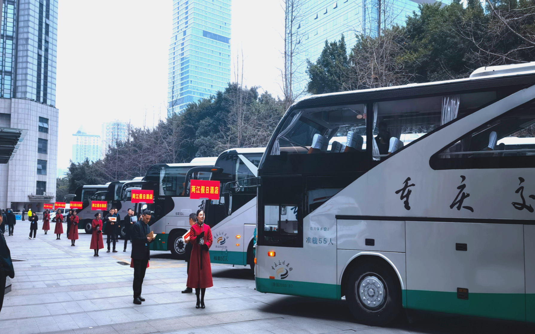 渝运集团圆满完成重庆市六届人大二次会议运输保障任务