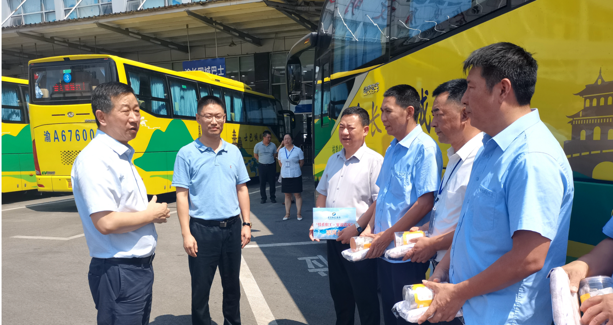 重庆物流集团党委副书记、总经理张强深入渝运维修服务分公司、六分公司慰问一线职工